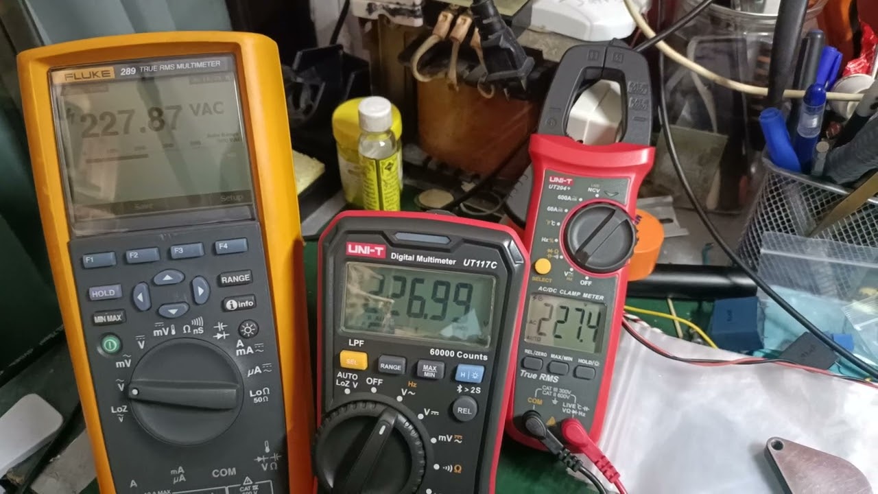Fluke 289 vs UT117C vs UT204+ ac voltage comparison.