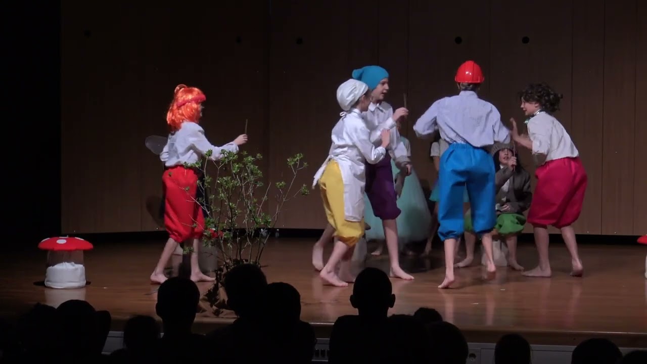 JSKD Gledališče Brezovica 2024   Škrat Kuzma dobi nagrado