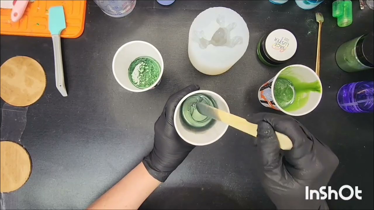 #403 Making the @glitznglitterbymichelle1 frog mold today. He is so cute. Plus @intoresin pumpkin.