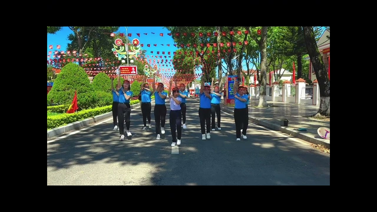dân vũ: giải phóng miền Nam do hội LHPN xã Lộc Ngãi trình bày