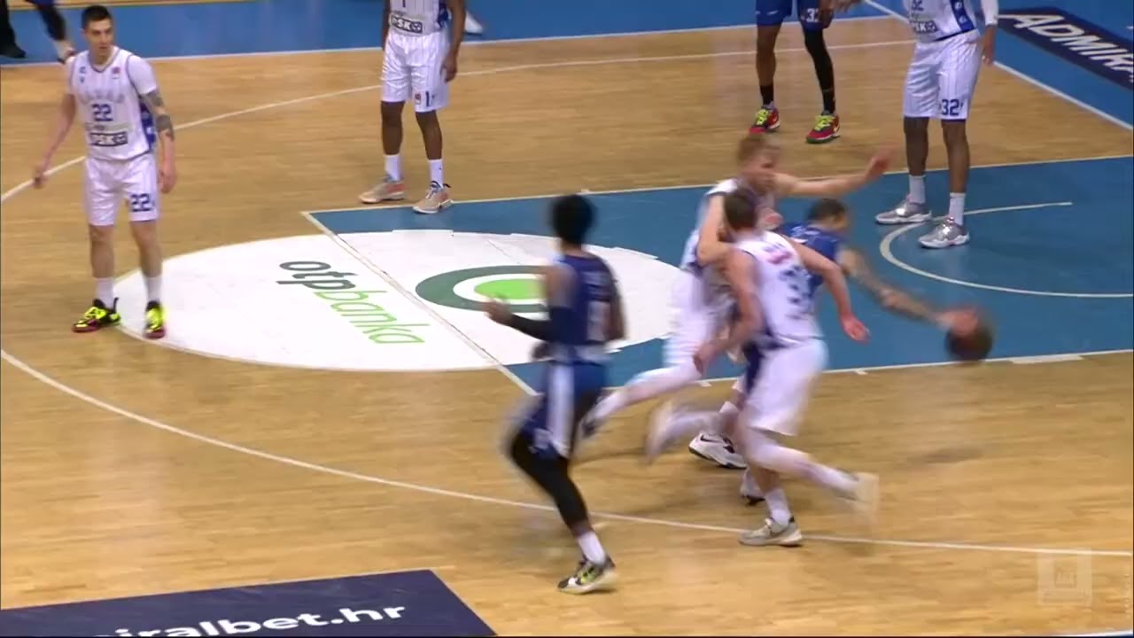 Trevor Thompson protects the paint for Zadar in key moments (Zadar - Budućnost VOLI, 5.3.2022)