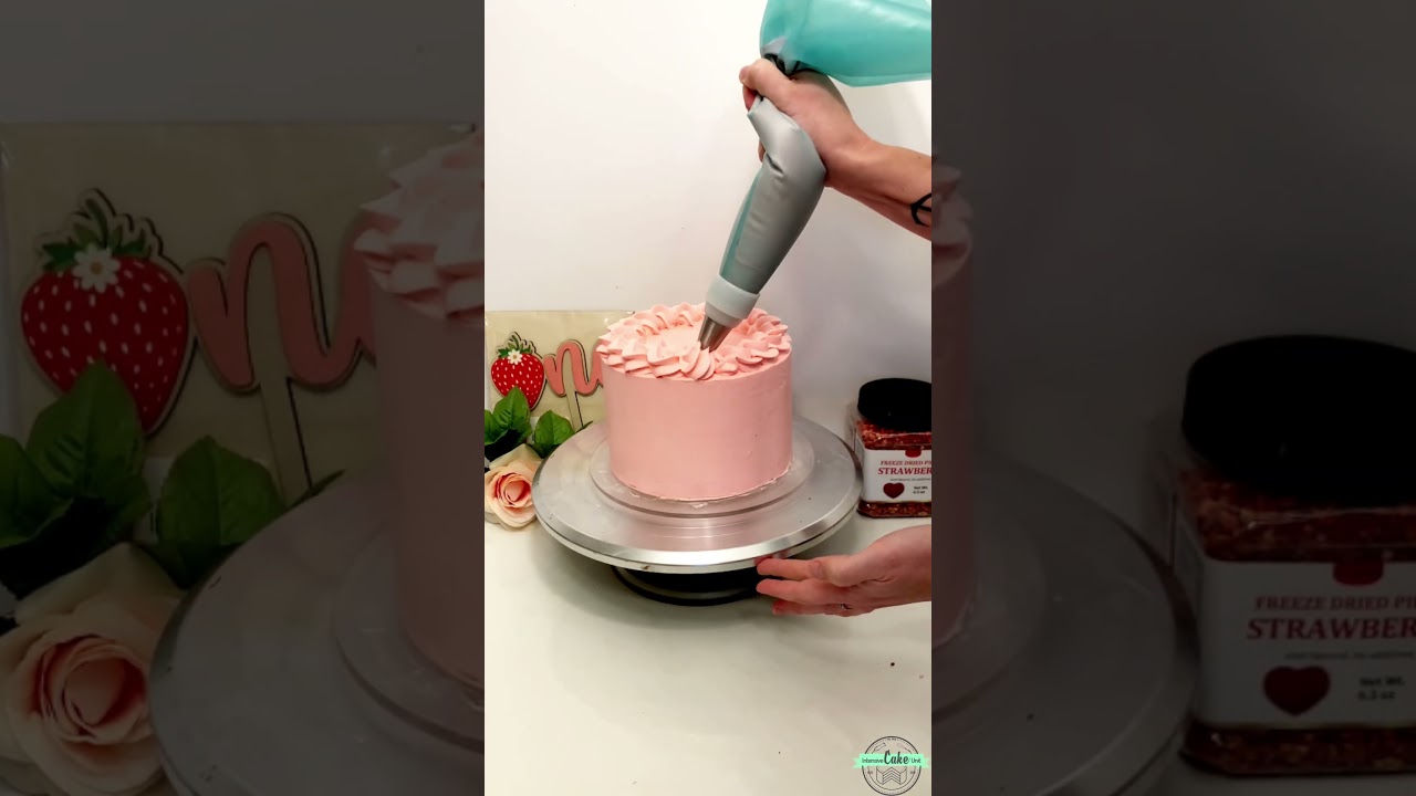 &ldquo;Berry First Birthday&rdquo; smash cake with no (or almost no) added sugar! #smashcake  #whippitfrosting
