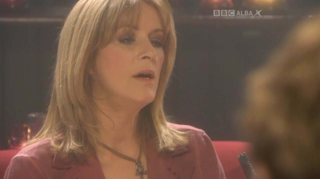 Mary Dillon - The Banks Of Claudy (Horo Gheallaidh)