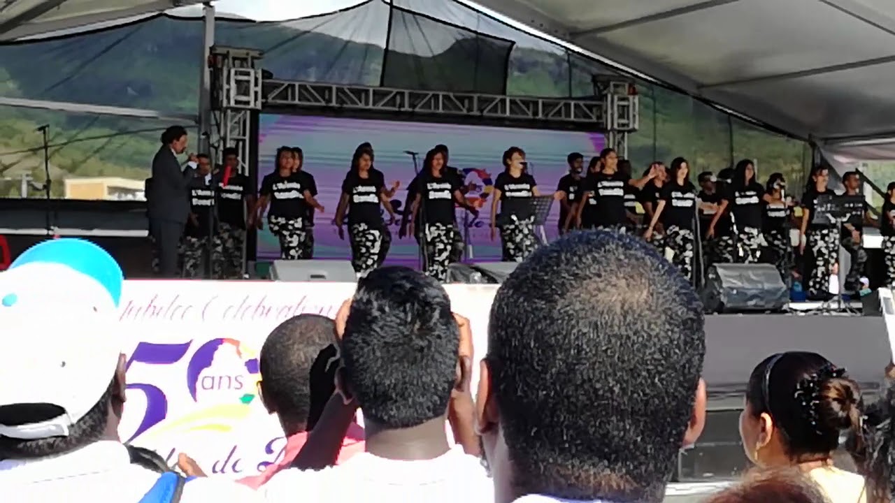 L'ARMÉE BONDIER PERFORMING LIVE AT CHAMP DE MARS 30.07.2017