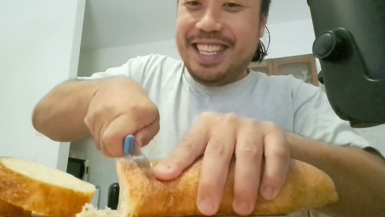 ASMR EATING SOUNDS - BREAD AND AYVAR