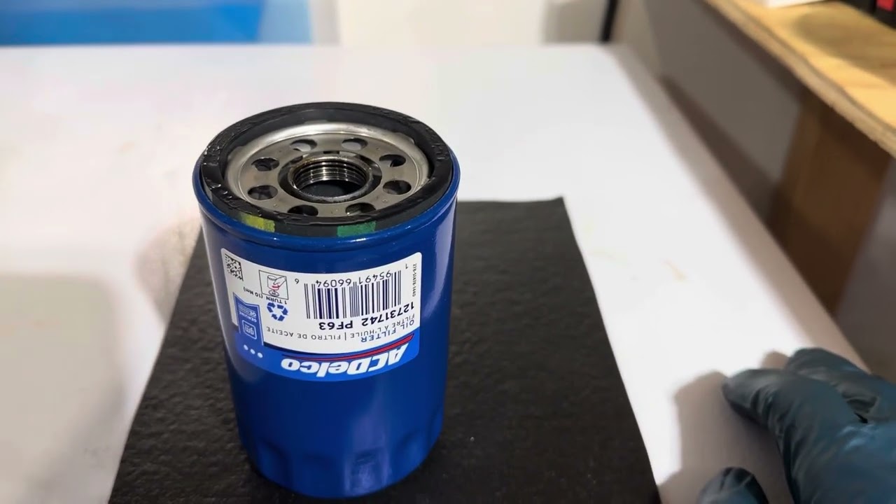 Замена масла в автомобиле Chevrolet 2500HD 2022 года выпуска, двигатель 6.6L (бензин).