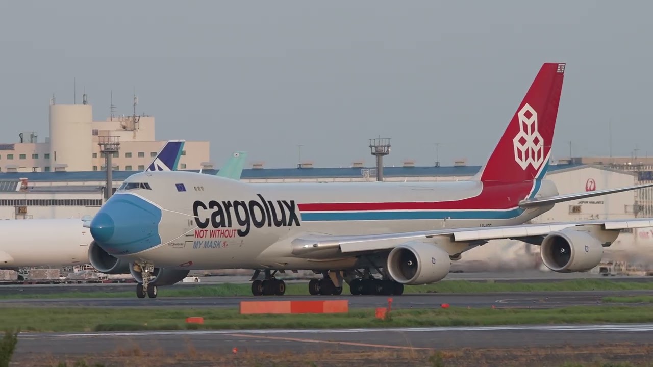 【4K】成田空港　カーゴルクス　『Not  Without  My  Mask』Boeing747-8　成田16R　Landing＆Takeoff