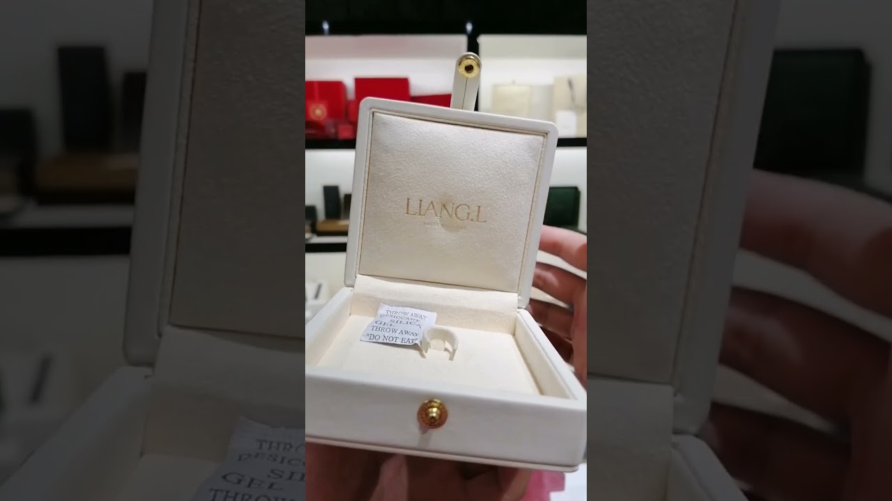 YADAO white leather ring box with buckle #jewelrypackaging #jewelrydisplay#leatherbox