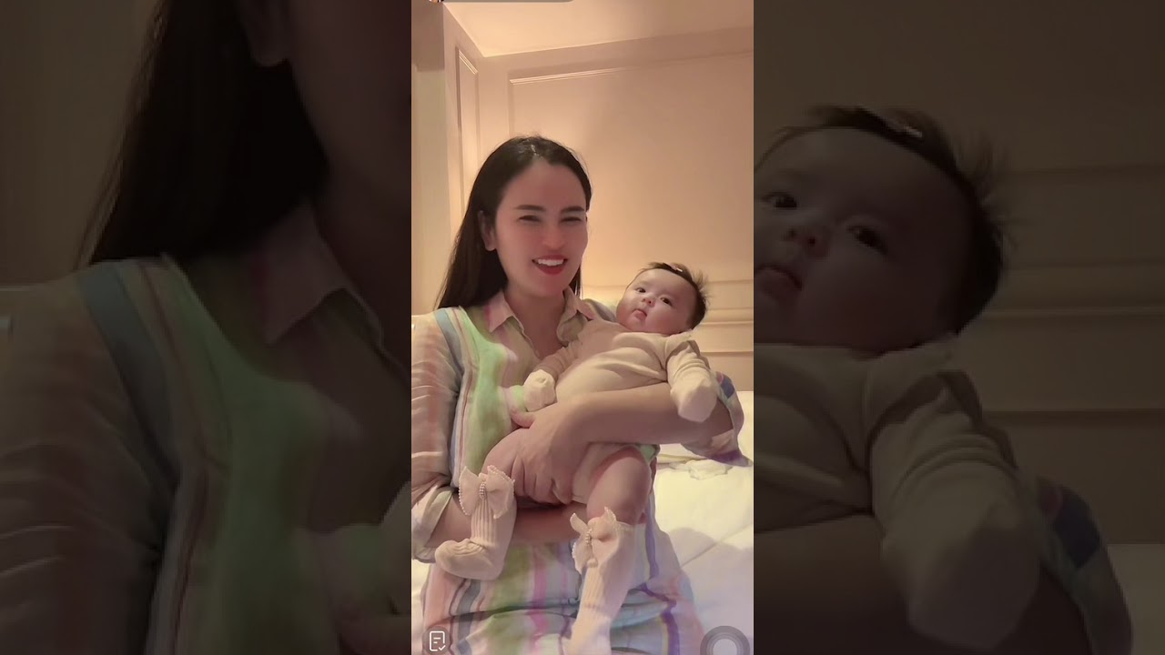 Outfit Kẹo đi ăn tối với ba mẹ rất xinh và đáng yêu