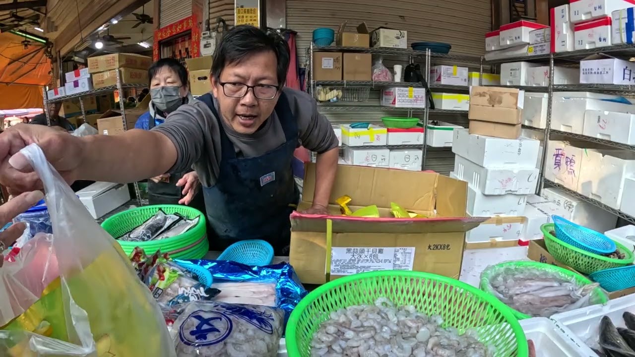 小季海鮮叫賣週六日：台中市北區柳川西路四段82號