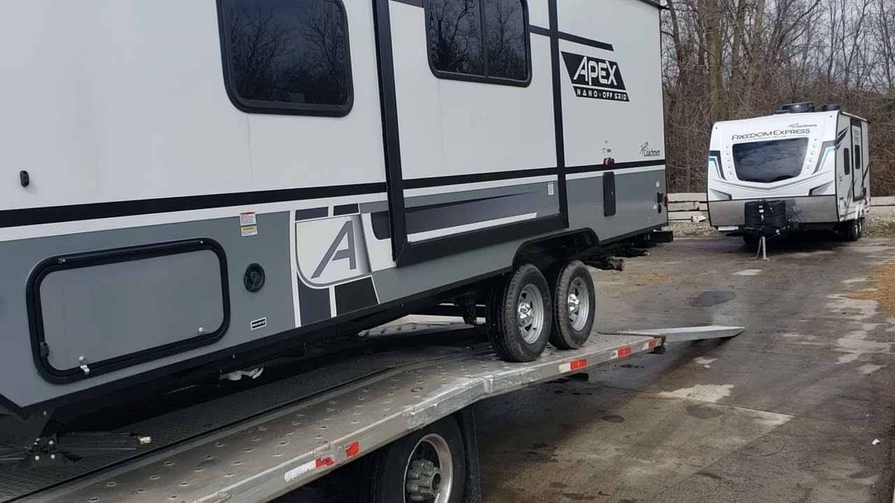 a quick look at loading a Shipshe Goosneck. RV Transport #rvtransporter #rvtransport #camperhauler