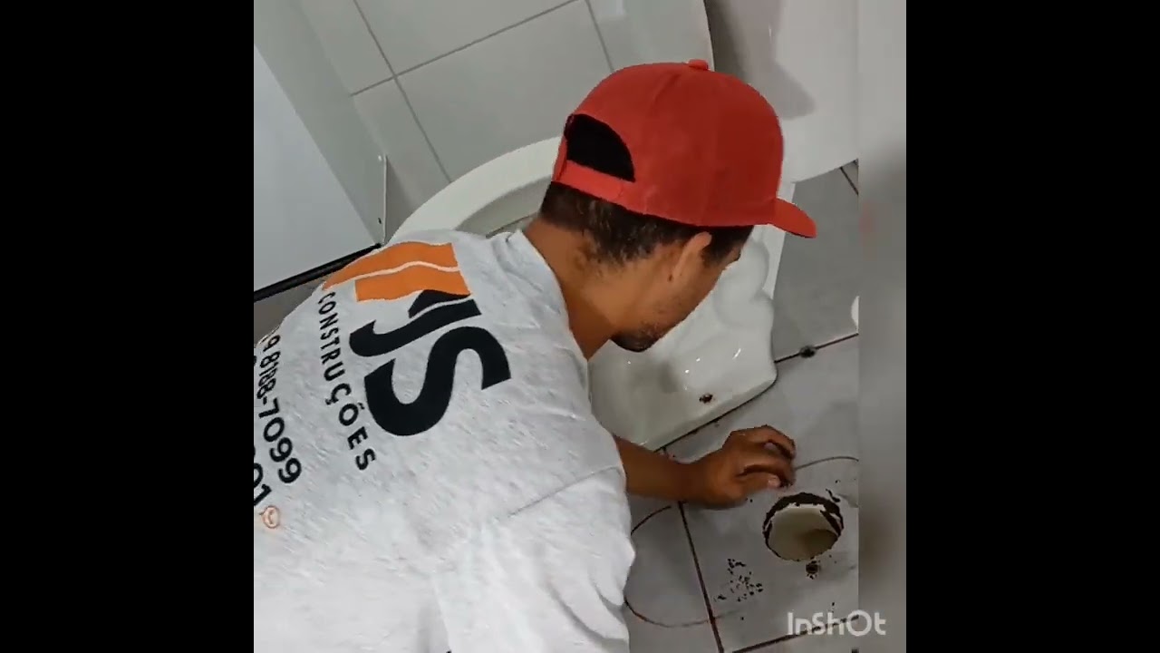 veja o que esse pedreiro fez pra tirar folga de vaso sanitario