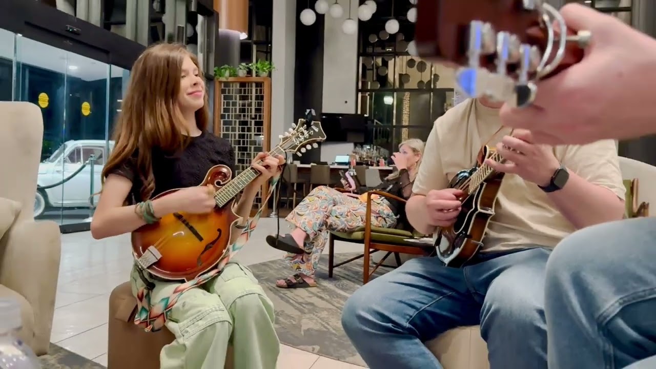 Bluegrass Jamming in a Hotel Lobby IBMA 2025  *Soldier's Joy*
