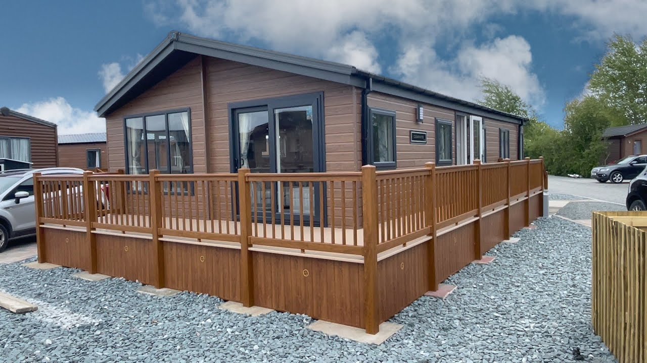 Brand New 3 Bedroom Willerby Clearwater Lodge 40 x 20 Ft Sited With Decking