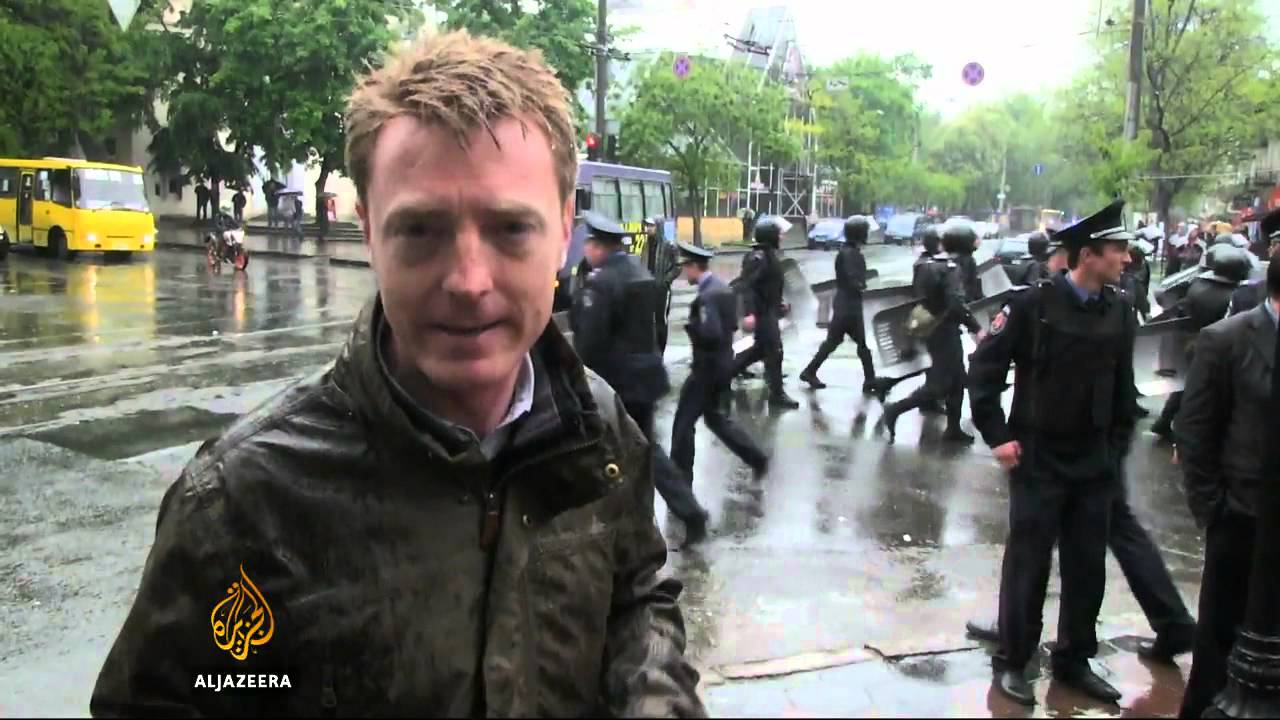 Pro-Russia activists attack Odessa police HQ