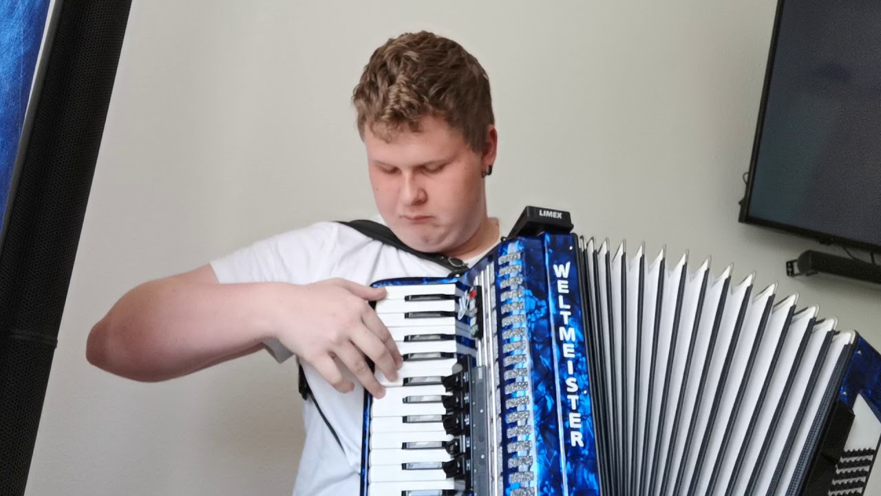 Dahoam is dahoam (Schürzenjäger) auf den Akkordeon.