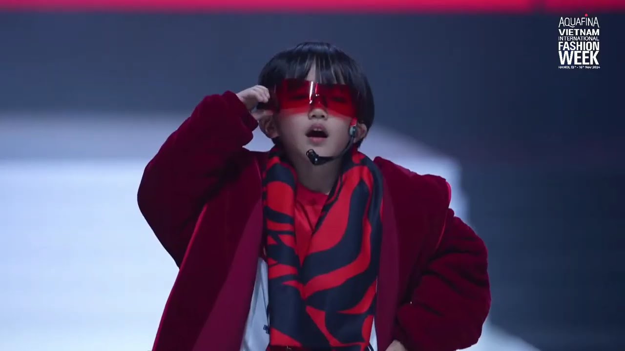 Xệ Xệ tại Aquafina Fashion Week &ndash; Tuần lễ thời trang quốc tế Việt Nam &ndash; thu đ&ocirc;ng 2024