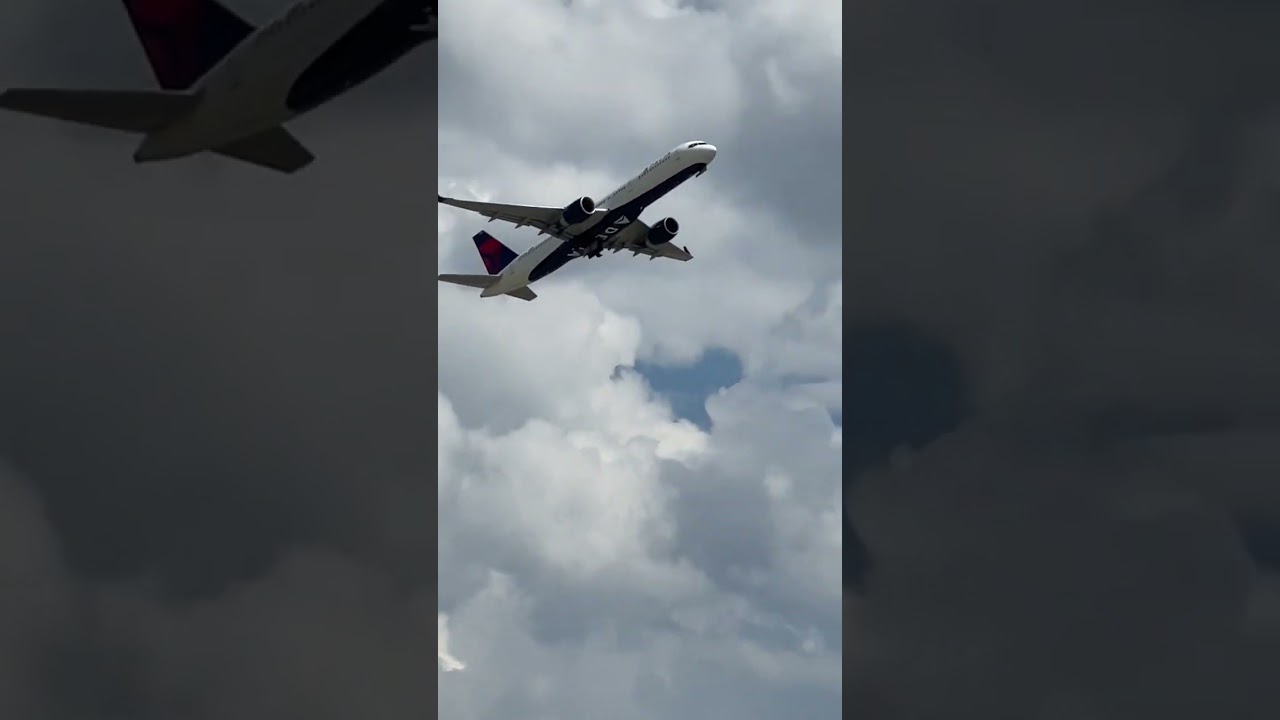 Delta Boeing 757 Takeoff at ATL/KATL - Plane Spotting