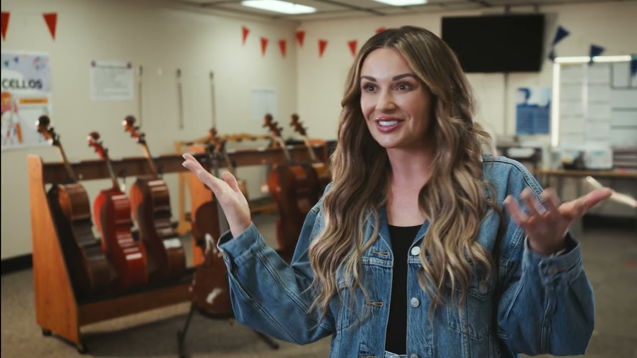 Carly Pearce visits Bearden Middle School