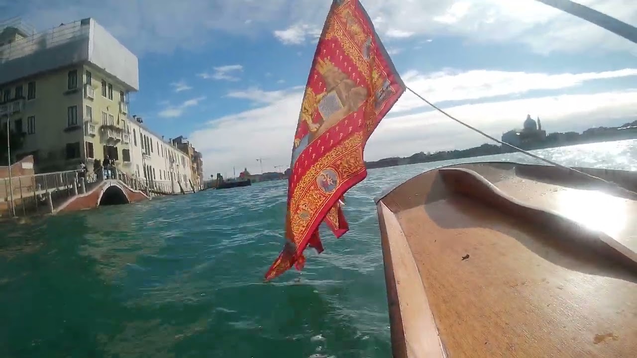VENEZIA NELL'ULTIMA DOMENICA DEL SUO CARNEVALE DEL 2026, POCHE MASCHERE MOLTI SPETTATORI PER VEDERLE