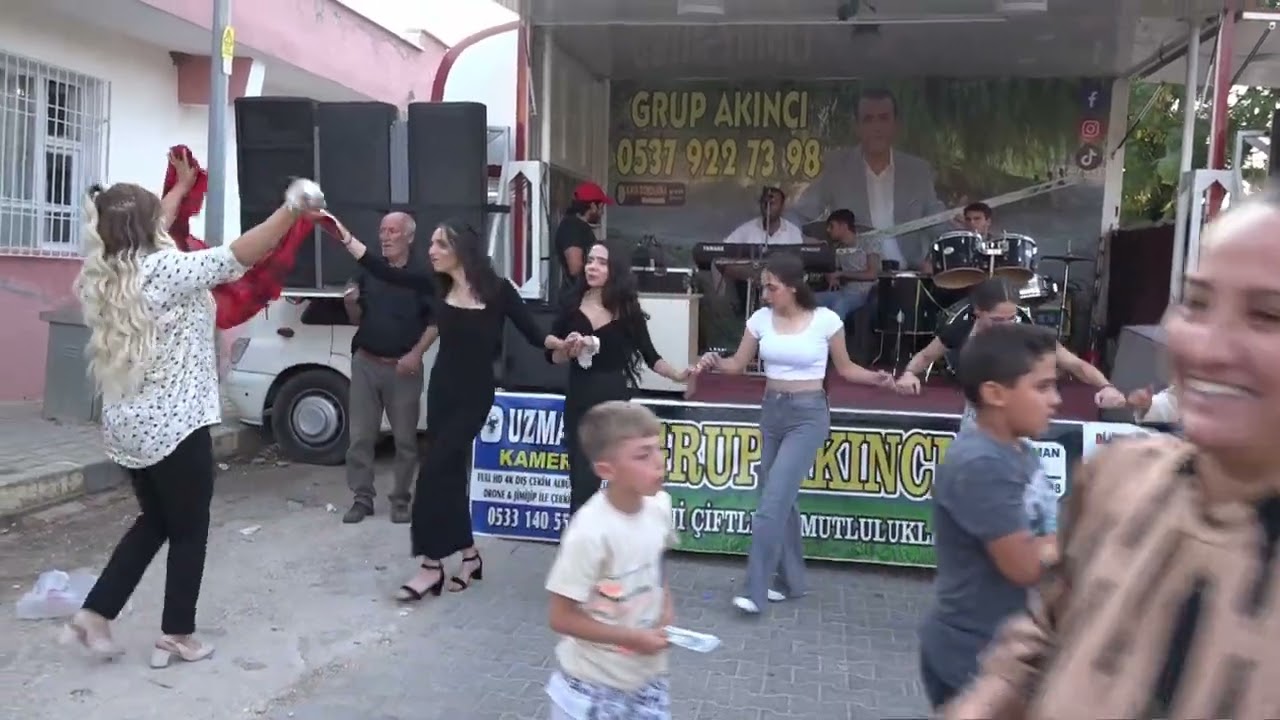 GRUP AKINCI FARKIYLA SUVARLI BERAT MURAT YAGMURUN ASKER GECESİ 1