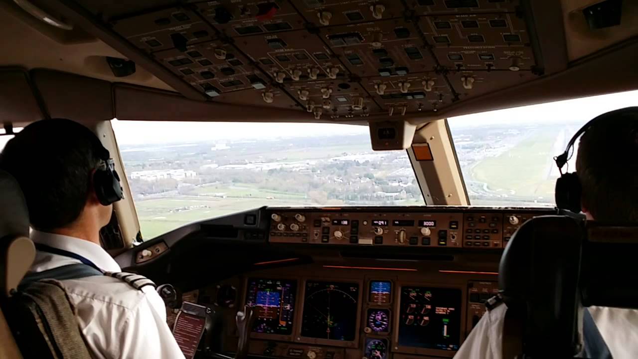 Landing at Heathrow seen from the cockpit