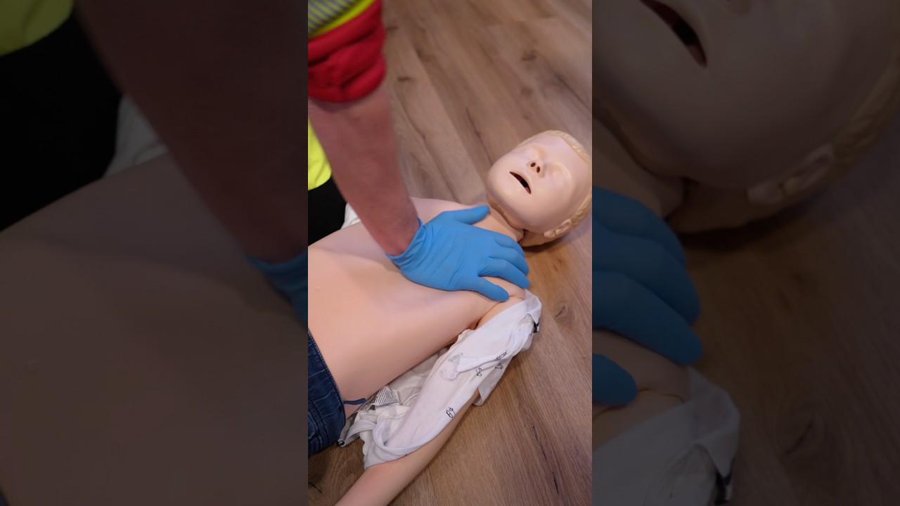 Save a child's life in 4 steps 🚨🚑 #ambulance #paramedic #firstaid #emergency #child