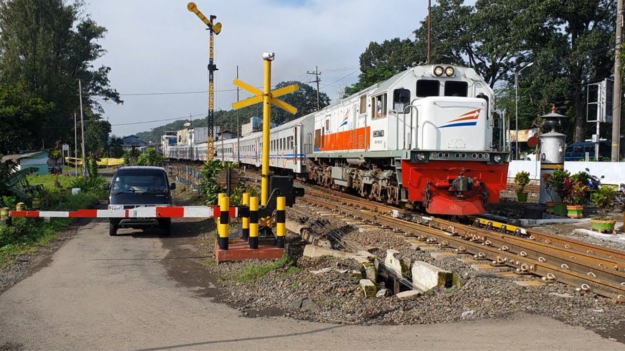 Perlintasan Kereta Api Stasiun Lawang