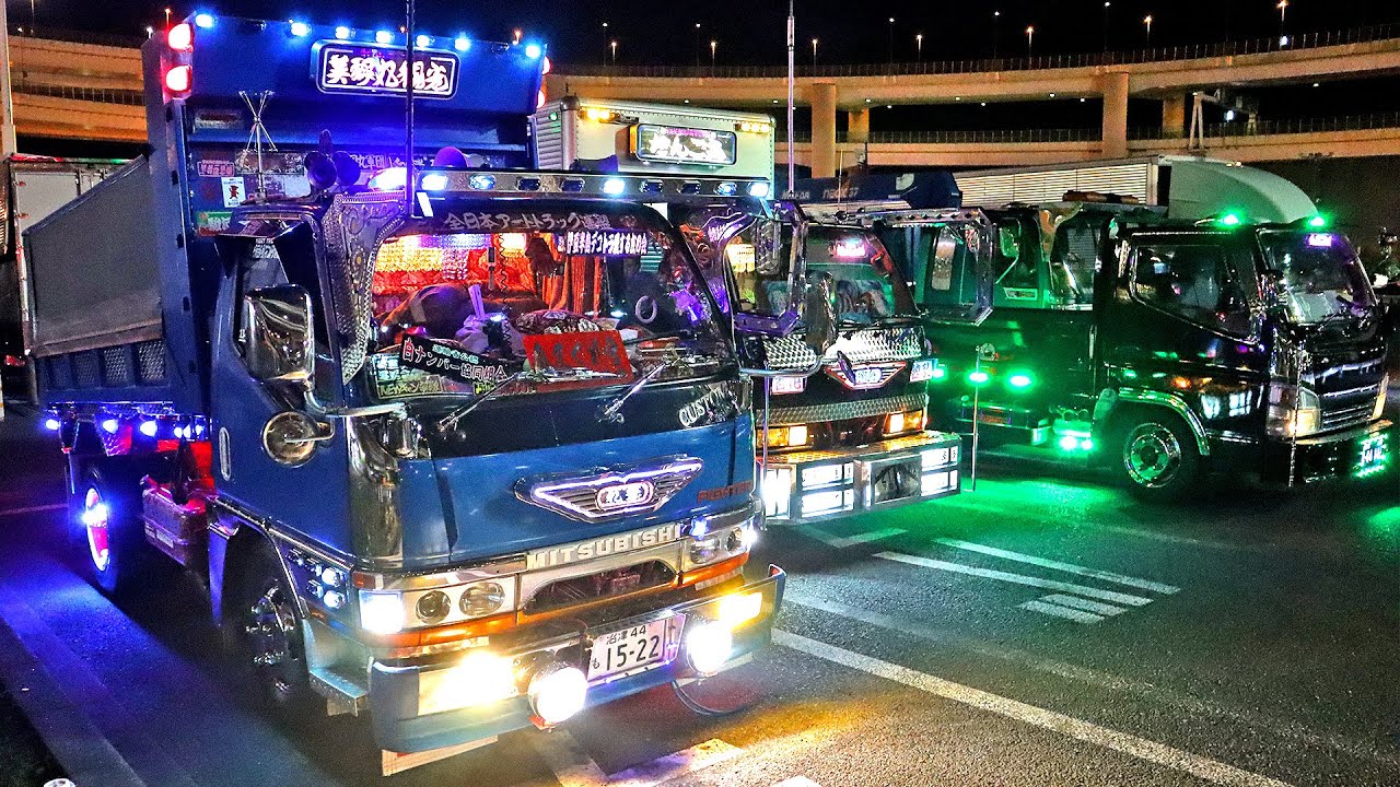 JAPANESE DEKOTORA TRUCKS TAKE OVER JAPANESE CAR MEET!
