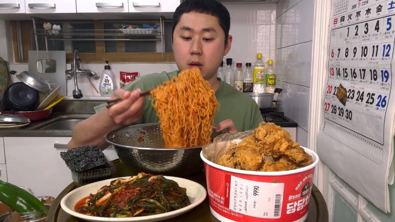 비빔면 4봉에 당당치킨입니다