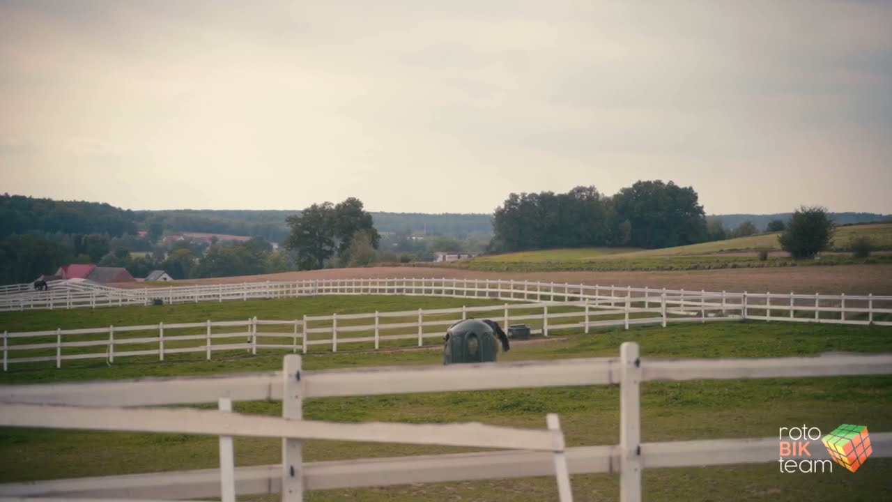 Paśnik dzwon z zintegrowaną siatką slow feed