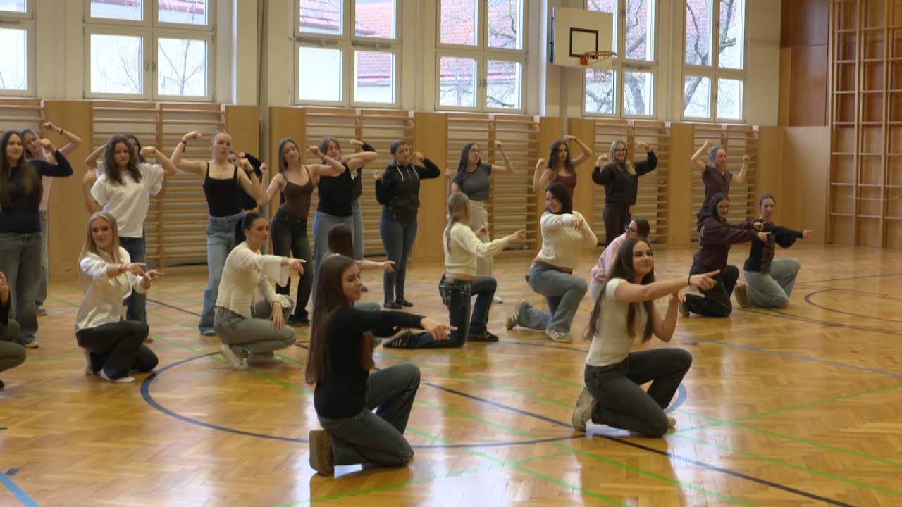 BG/BRG Schwechat probt für Ballnacht
