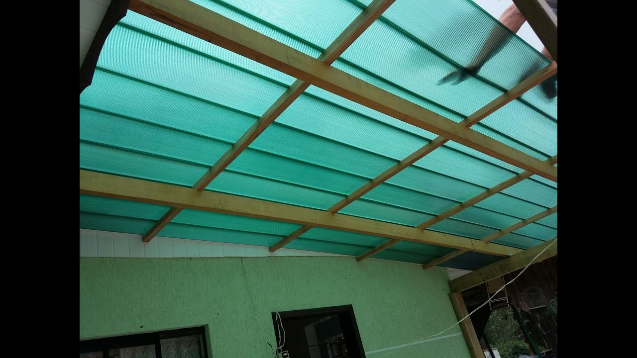 Telhas de Policarbonato Click Verde Translucida em Estrutura de Madeira Polysolution