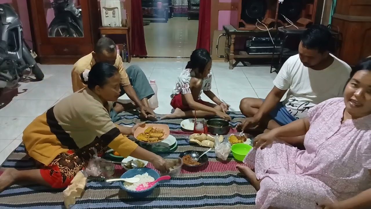 BUKA BERSAMA DENGAN MENU SEDERHANA,SAYUR ASEM² DAN ASEM LOMPONG SAMBEL TOMAT
