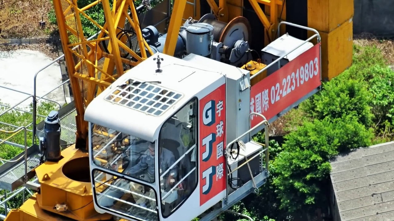 塔吊拆除工程縮時攝影20160813新北市板橋區新板特區建案(宇球國際GJJ)-新北市新板特區Hotel Cham Cham Taipei 趣淘漫旅，台北新板希爾頓酒店