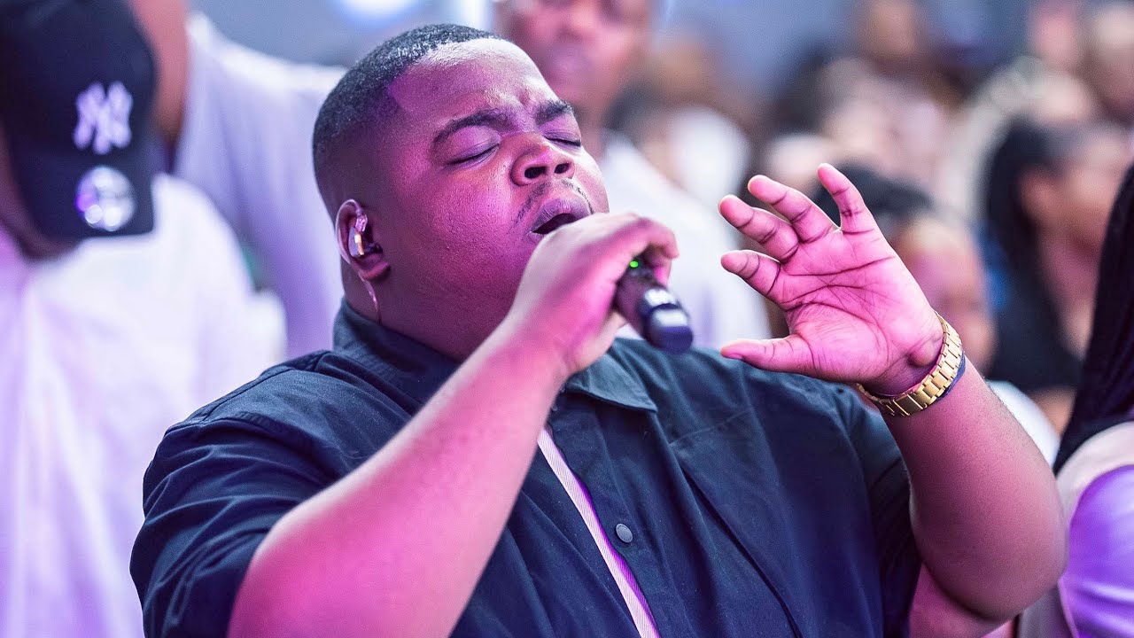 Lwazi Khuzwayo_Grateful Medley: A Cry Of Gratitude Live At Eternal Glory Church Crossover Service