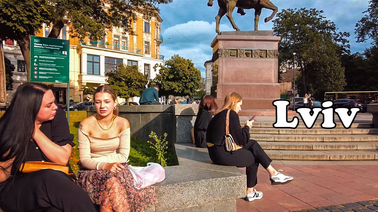 Ukraine, Lviv Walking Tour - A walk through Halytska Square and Valova Street, Sounds of the city