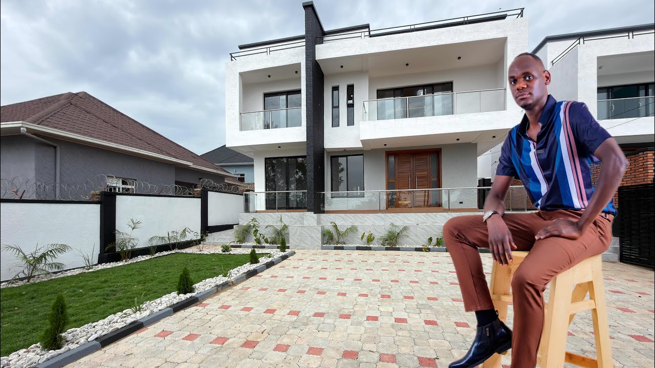 Nice house for sale at Kanombe : 300 millions . Call/whatsapp : +250 788455210