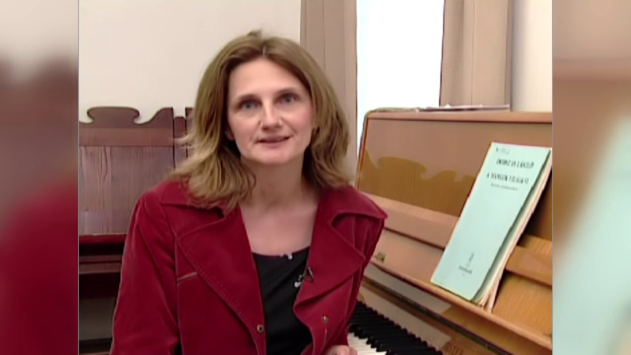 Faculty of Kod&aacute;ly Institute Katalin K&ouml;rtv&eacute;si's solf&eacute;ge lesson