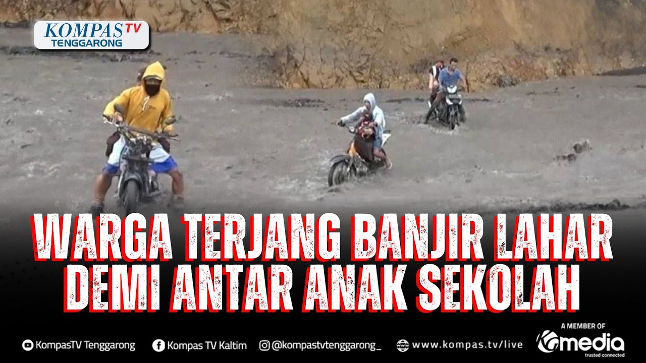 Warga Nekat Terjang Banjir Lahar Semeru Demi Antar Siswa ke Sekolah