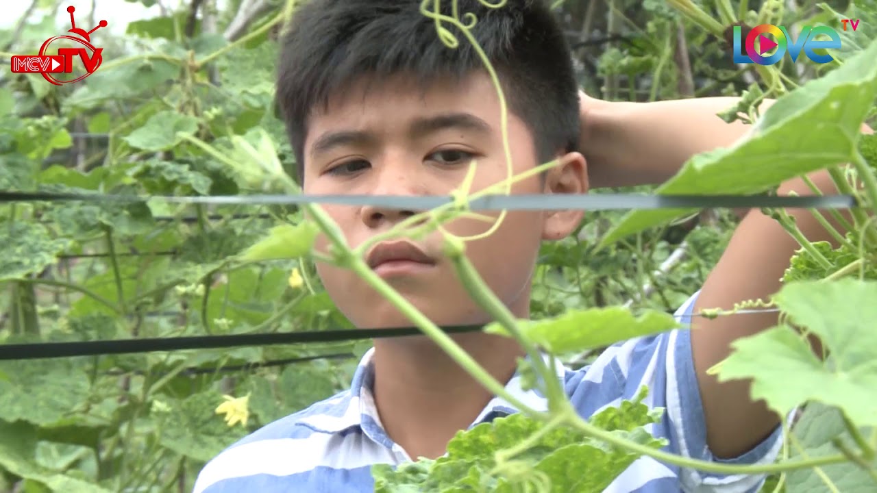 Bất ngờ bắt gặp ch&agrave;ng diễn vi&ecirc;n C&ocirc; G&aacute;i Đến Từ H&ocirc;m Qua đi chợ b&aacute;n trứng v&agrave; n&ocirc;ng sản tại Long An 🌞