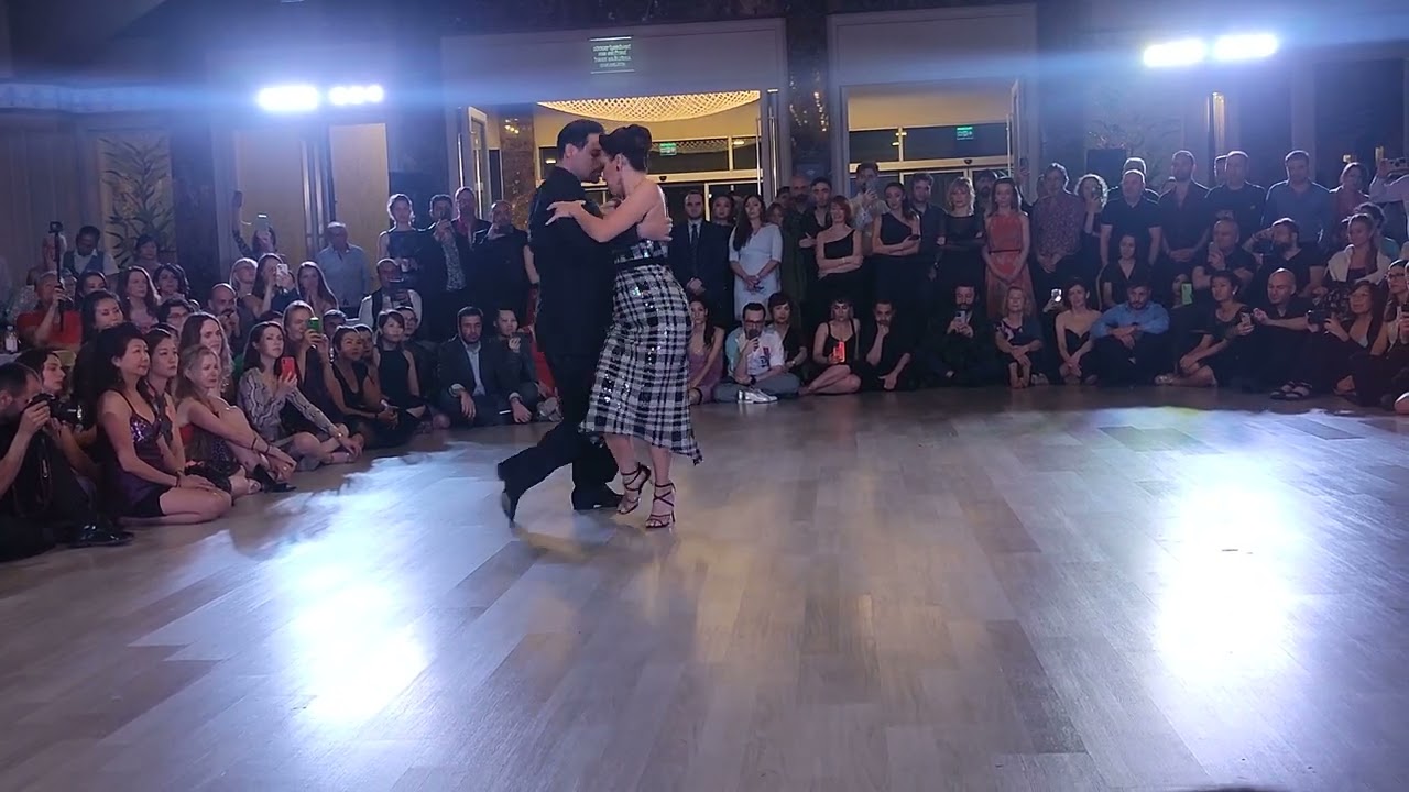 Mesmerizing Tango Performance by Juan Malizia & Manuela Rossi - 