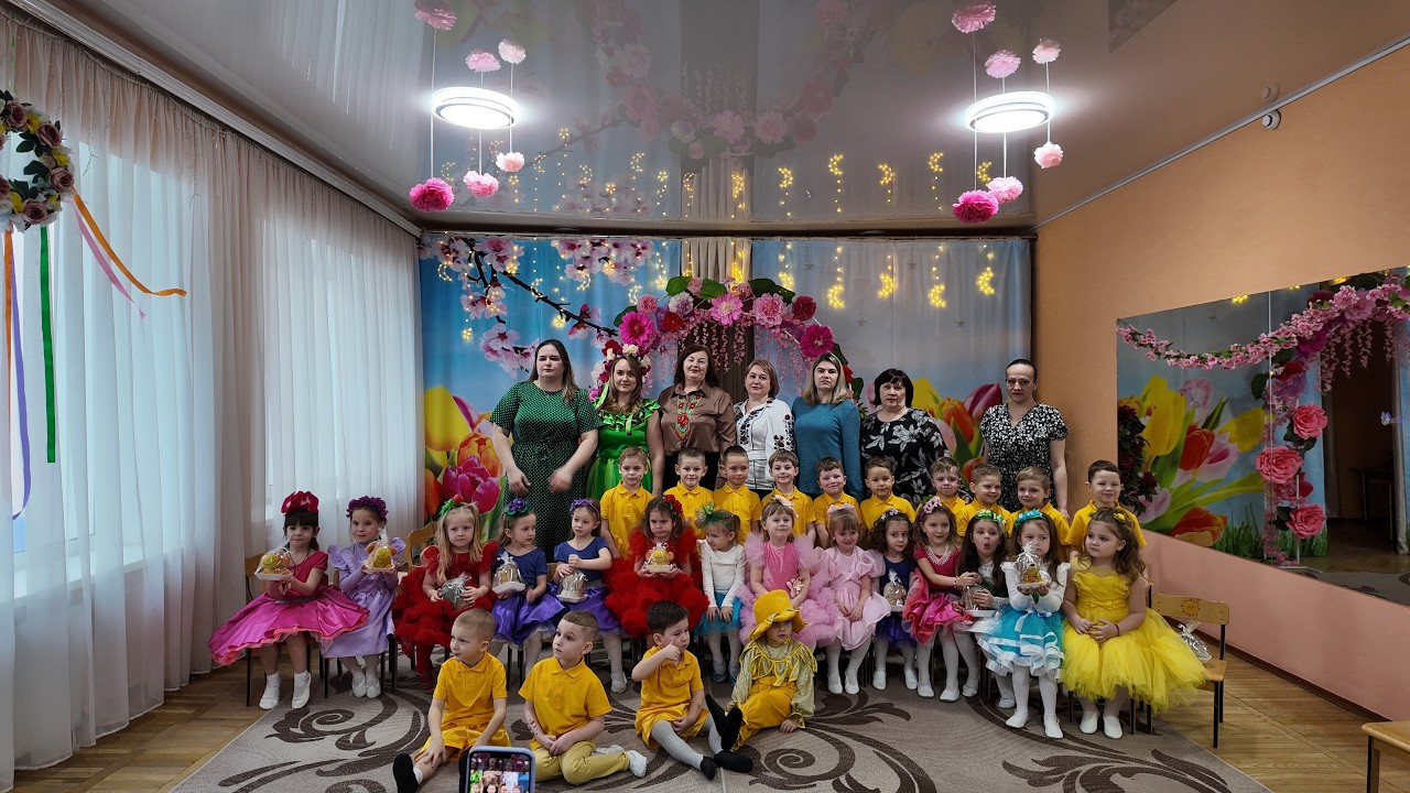 Свято весни в садочку