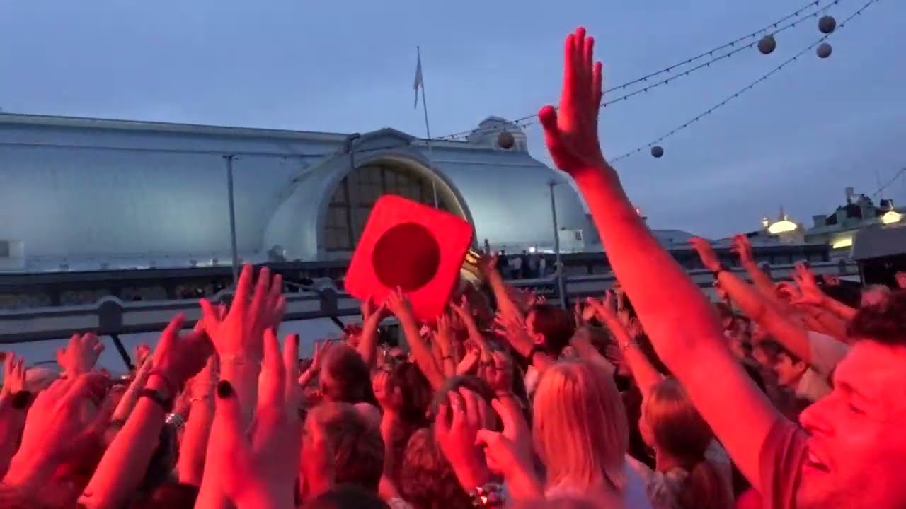 bob hund - Nu är det väl revolution på gång? - Göteborg 2025.