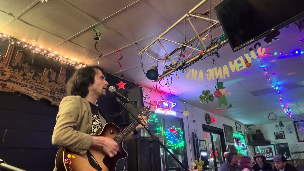 Frans #livemusic #punkrocklive #emo 3/11/2026
