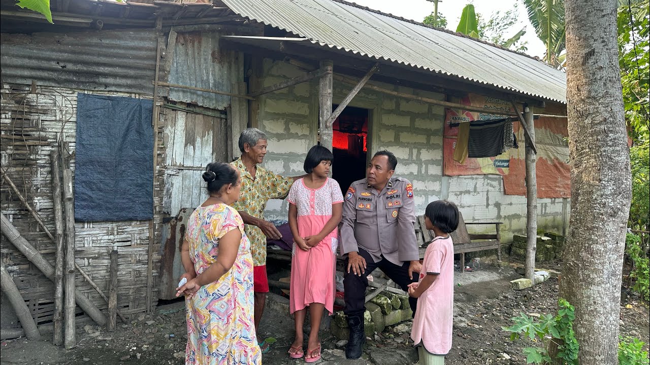 ANAK KANDUNG DITITIPKAN ORANG.IBU MEMILIH JADI ANAK PUNK DIJALANAN.RUMAH ATAS DILAHAN KERETA API