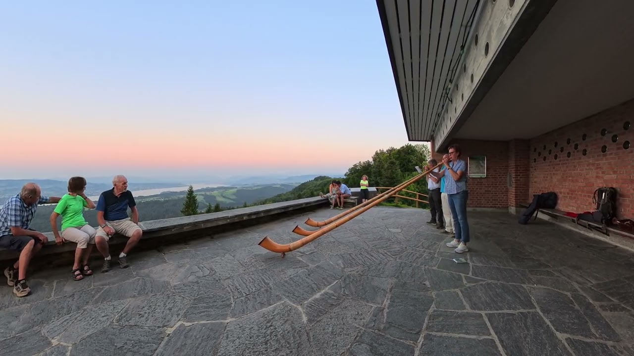 Alphorn beim Vollmond Dinner auf dem Albishorn