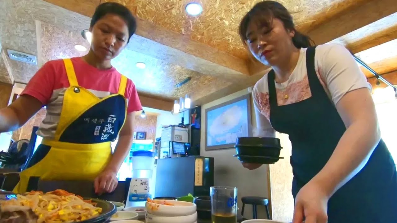 TOURIST TRIES KOREAN BARBECUE (in South Korea)