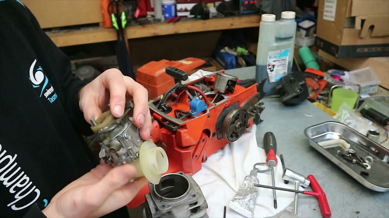 Husqvarna 288Xp chainsaw rebuild PART 5. Carburettor Rebuild and Cylinder install.