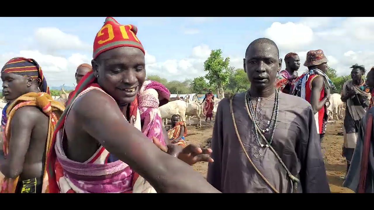 Bul e Kuoi Ariik at cattle camp 